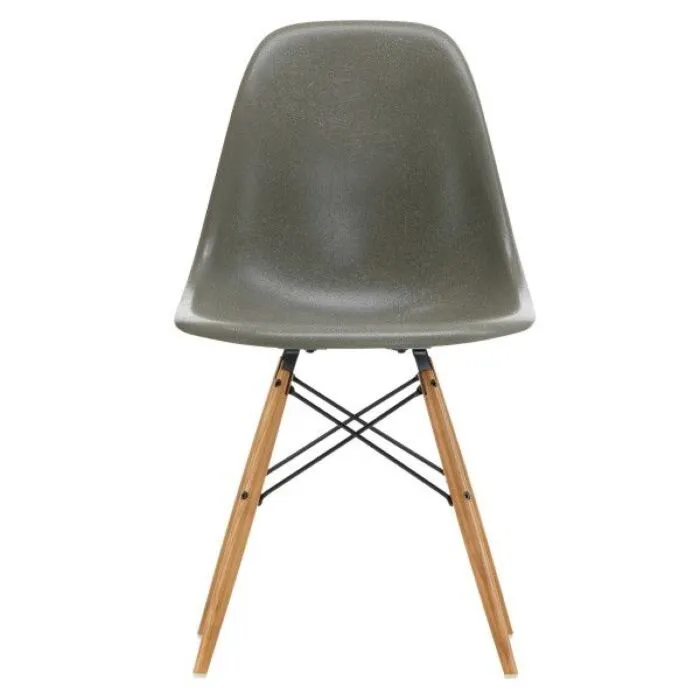 Vitra Eames DSW Fiberglass stoel met esdoorn goud onderstel-Raw Umber Seizoensaanbieding