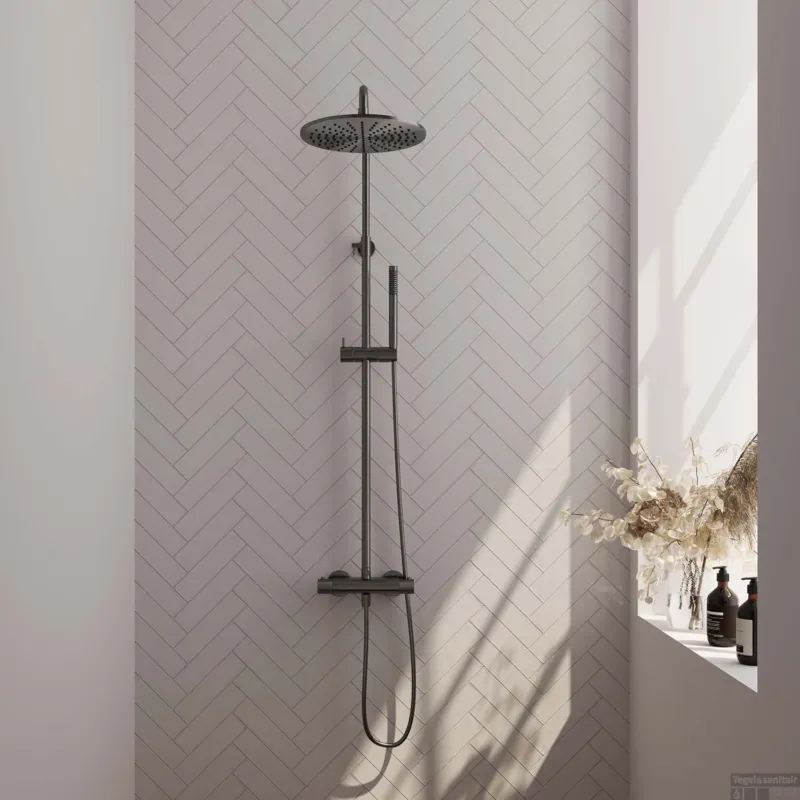 Must-Have Regendoucheset Opbouw Brauer Gunmetal Carving 30 cm Thermostatisch met Staaf Handdouche Geborsteld Gunmetal