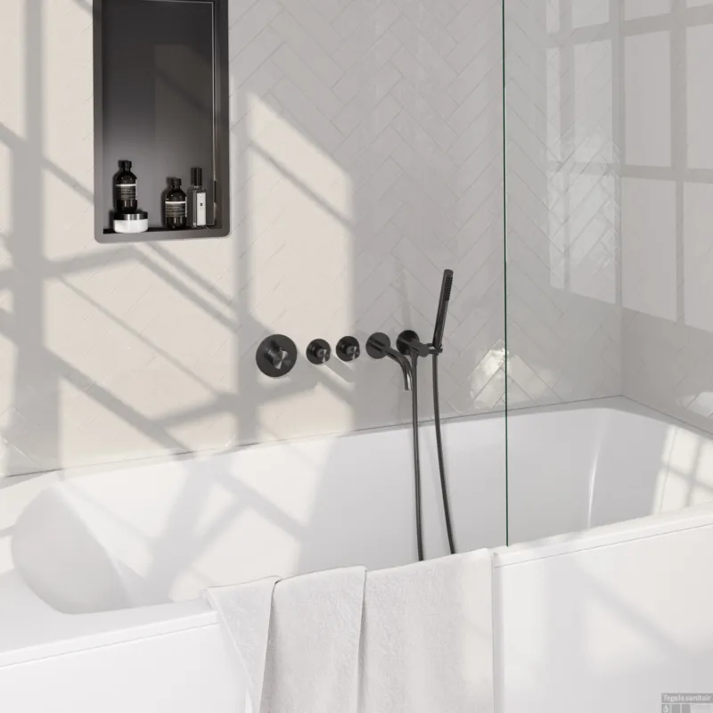 Brauer Stripe thermostatische inbouw badkraan SET 01 met uitloop en staaf handdouche en doucheslang en wandaansluitbocht gunmetal geborsteld PVD Finale Uitverkoop