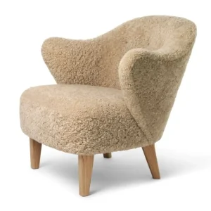 Audo Copenhagen Ingeborg loungestoel - sheepskin-Natural Oak-Honey Voordeelprijs