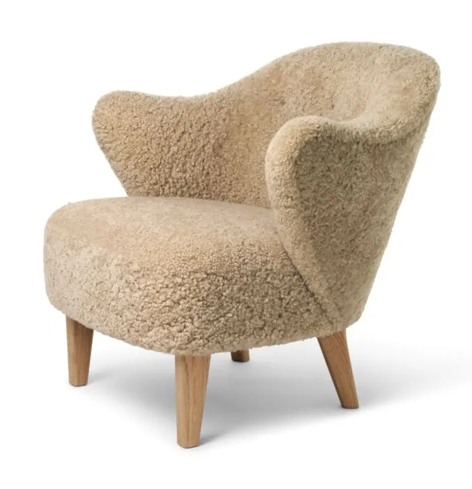 Audo Copenhagen Ingeborg loungestoel - sheepskin-Natural Oak-Honey Voordeelprijs