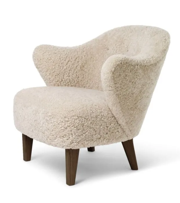 Audo Copenhagen Ingeborg loungestoel - sheepskin-Dark Stained Oak-Moonlight Dagaanbieding