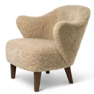 Audo Copenhagen Ingeborg loungestoel - sheepskin-Dark Stained Oak-Honey Favoriet
