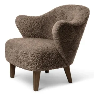Audo Copenhagen Ingeborg loungestoel - sheepskin-Dark Stained Oak-Sahara Shop Nu