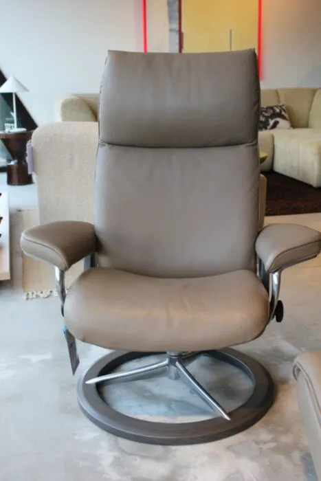 Koop Online Stressless Aura M signature met hocker OUTLET