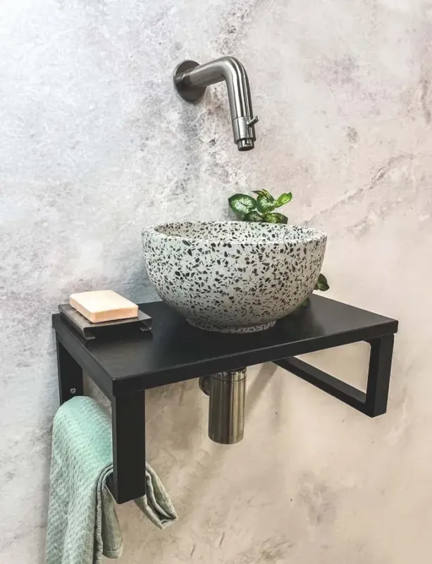Superprijs Saniclear Lovi fonteinset met zwart-witte terrazzo waskom en RVS kraan voor in het toilet